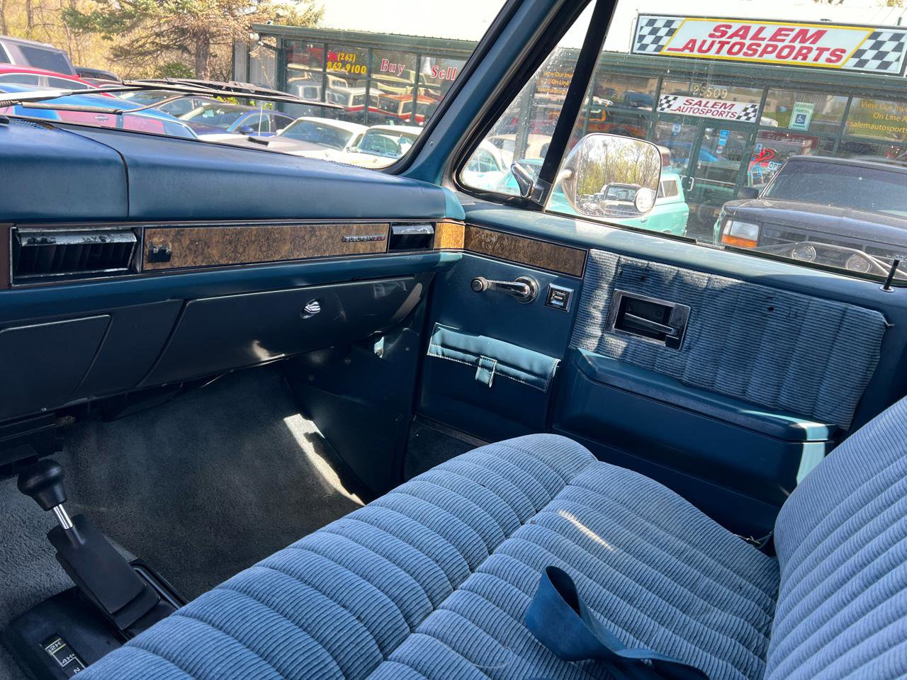 Used 1989 GMC Suburban 2500 AWD/4WD image 11