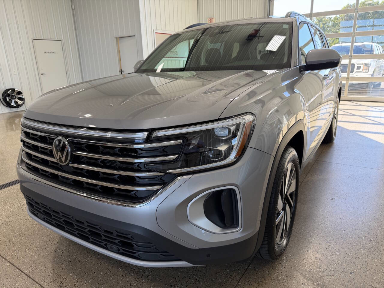 Used 2025 Volkswagen Atlas SE image 45