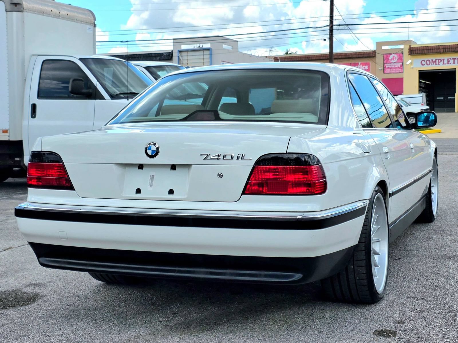 Used 1995 BMW 740iL RWD image 3