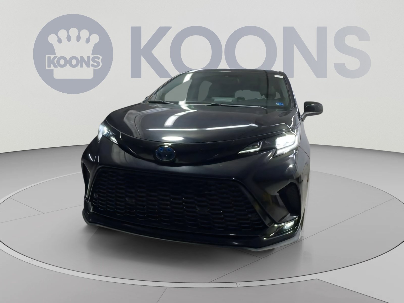 Used 2024 Toyota Sienna XSE w/ XSE Plus Package AWD/4WD image 4