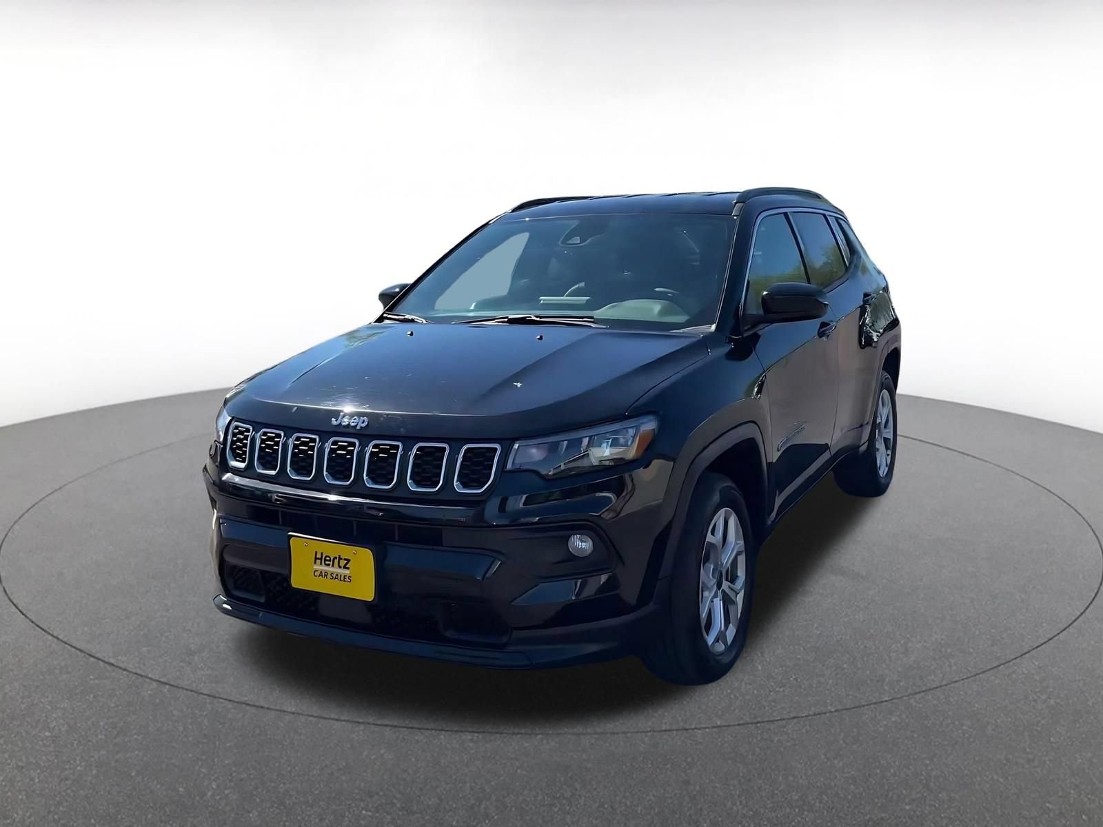 Used 2025 Jeep Compass Latitude AWD/4WD image 6