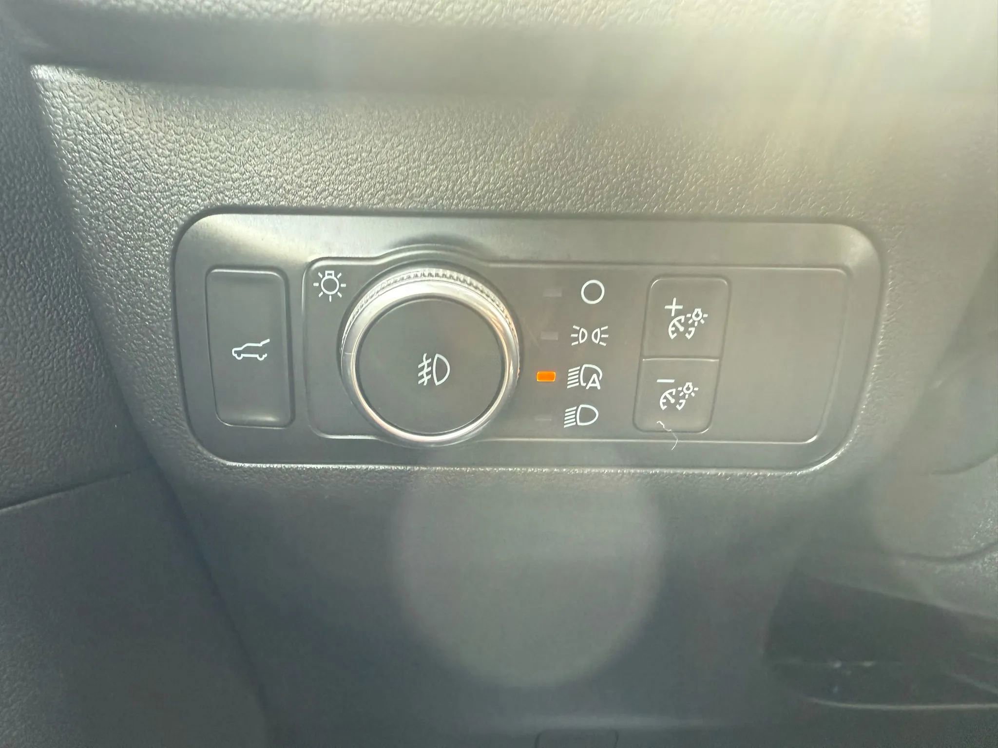 Used 2020 Ford Escape SEL image 17