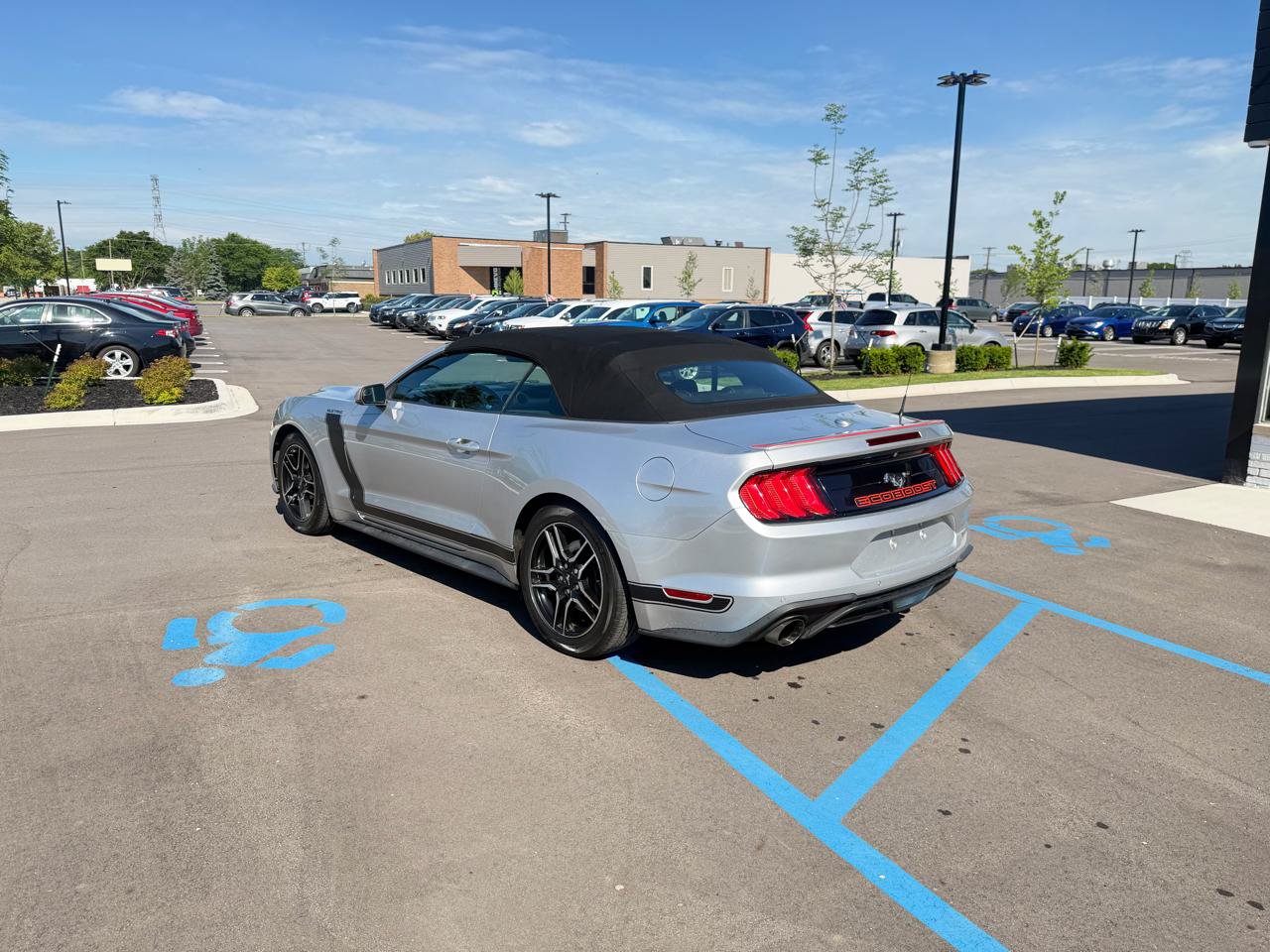 Used 2018 Ford Mustang Premium RWD image 7