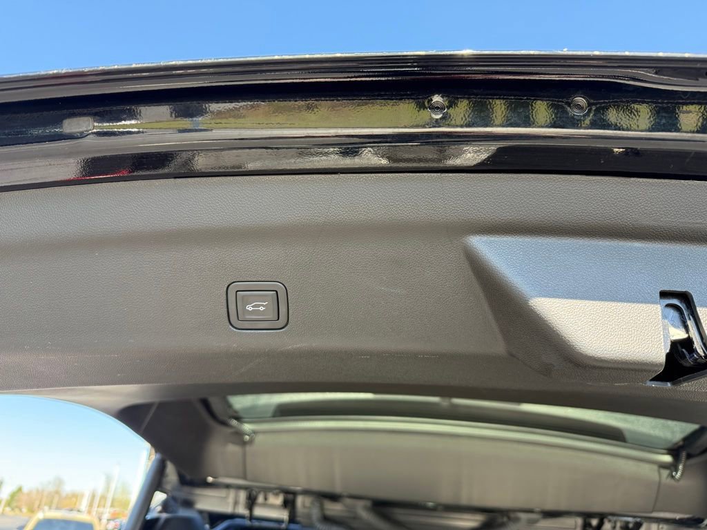 Used 2024 GMC Yukon XL Denali w/ Advanced Technology Package image 40