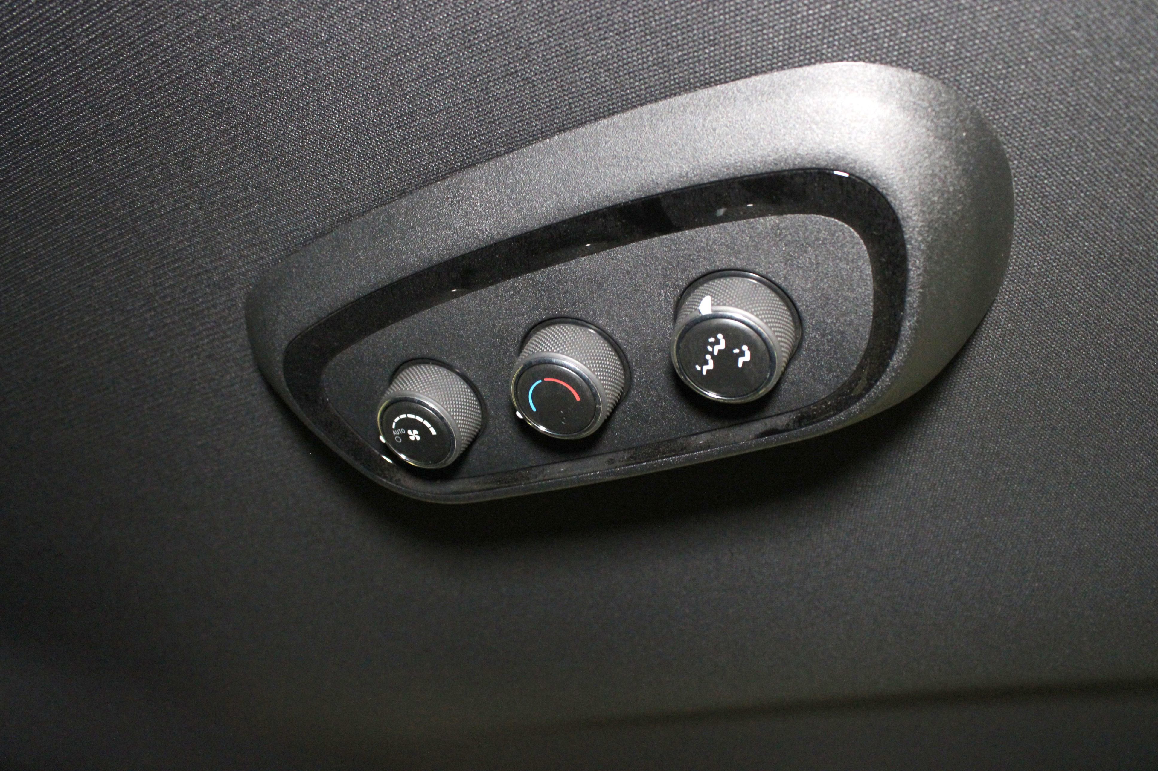 Used 2024 Dodge Durango SXT w/ 3rd Row Seating Group RWD image 18