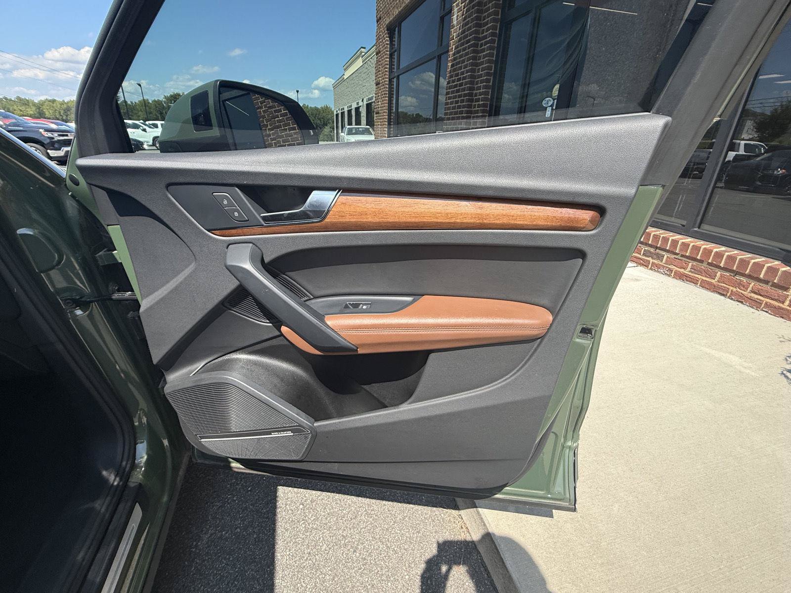 Used 2022 Audi Q5 e Premium Plus AWD/4WD image 22