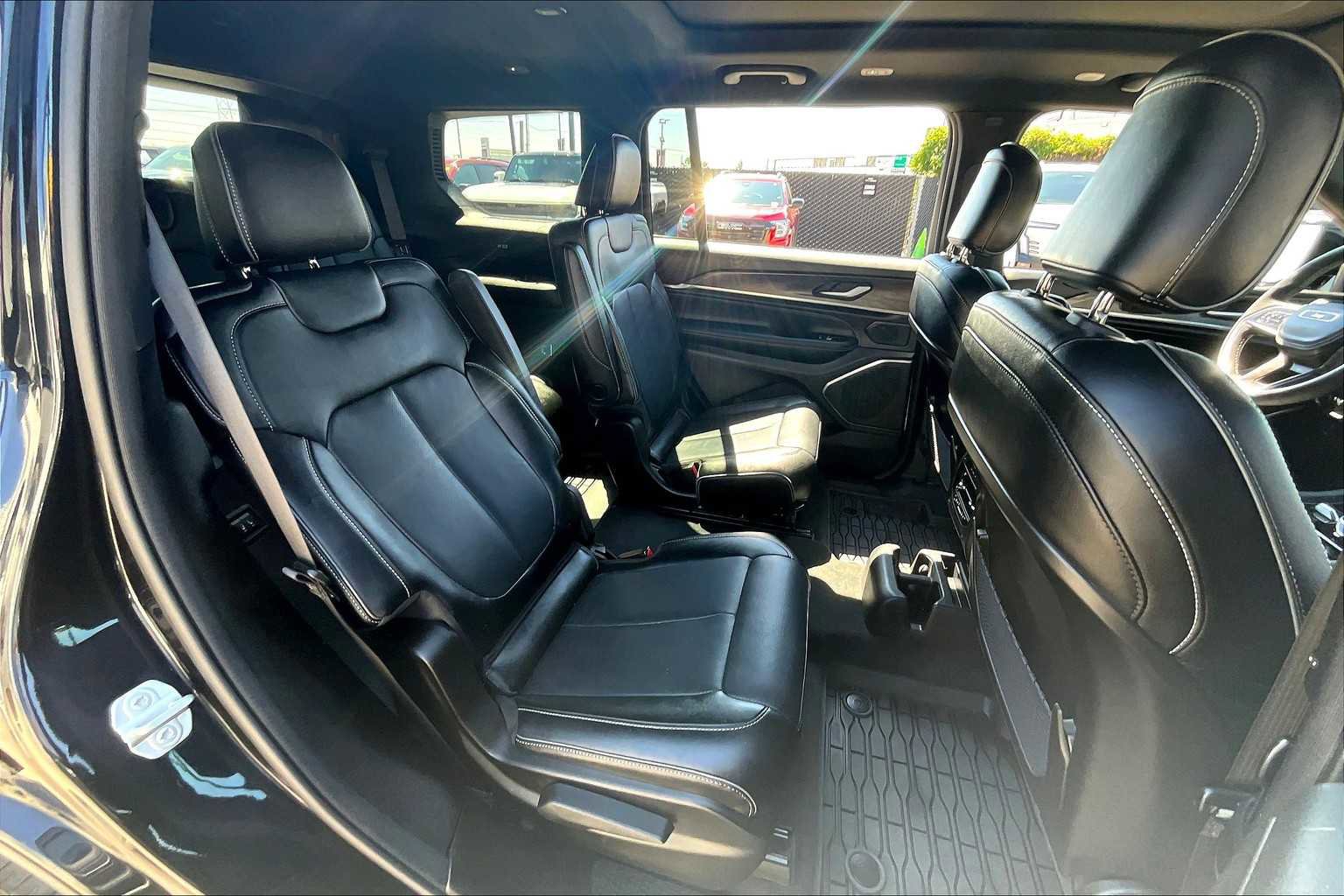 Used 2024 Jeep Grand Cherokee L Overland w/ Trailer Tow Package image 37