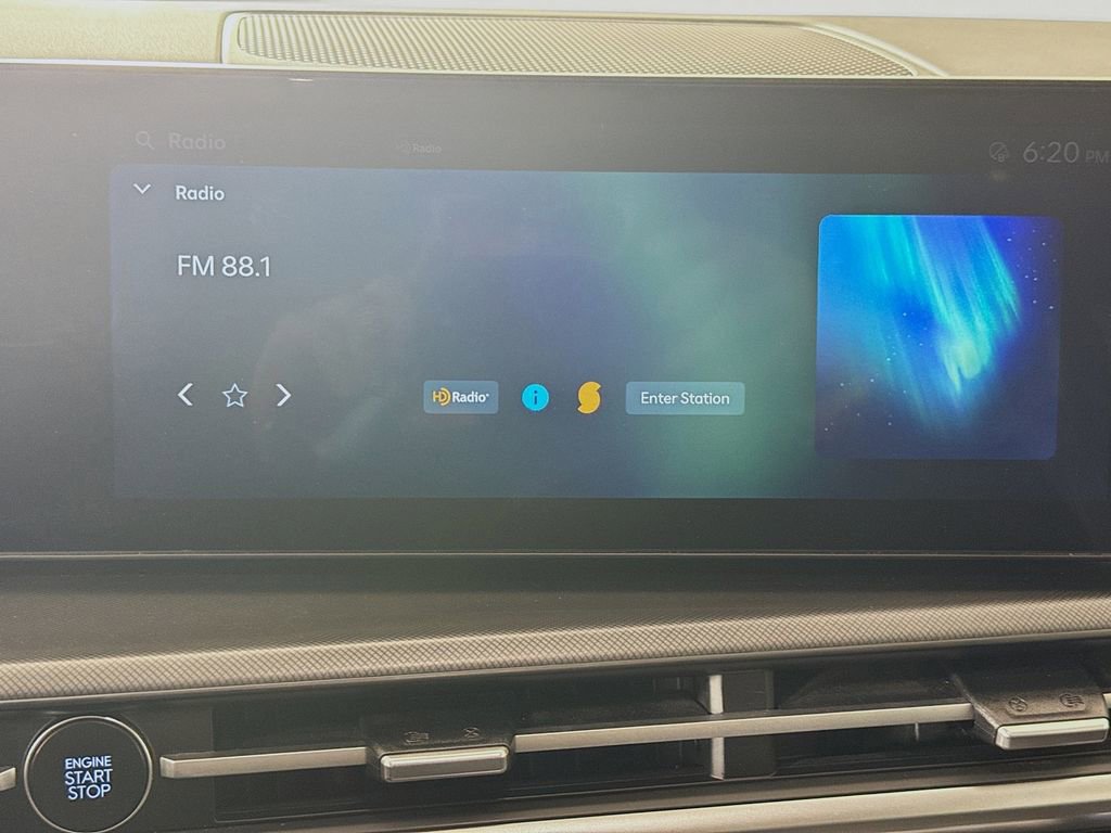 Used 2025 Hyundai Santa Fe SE FWD image 14