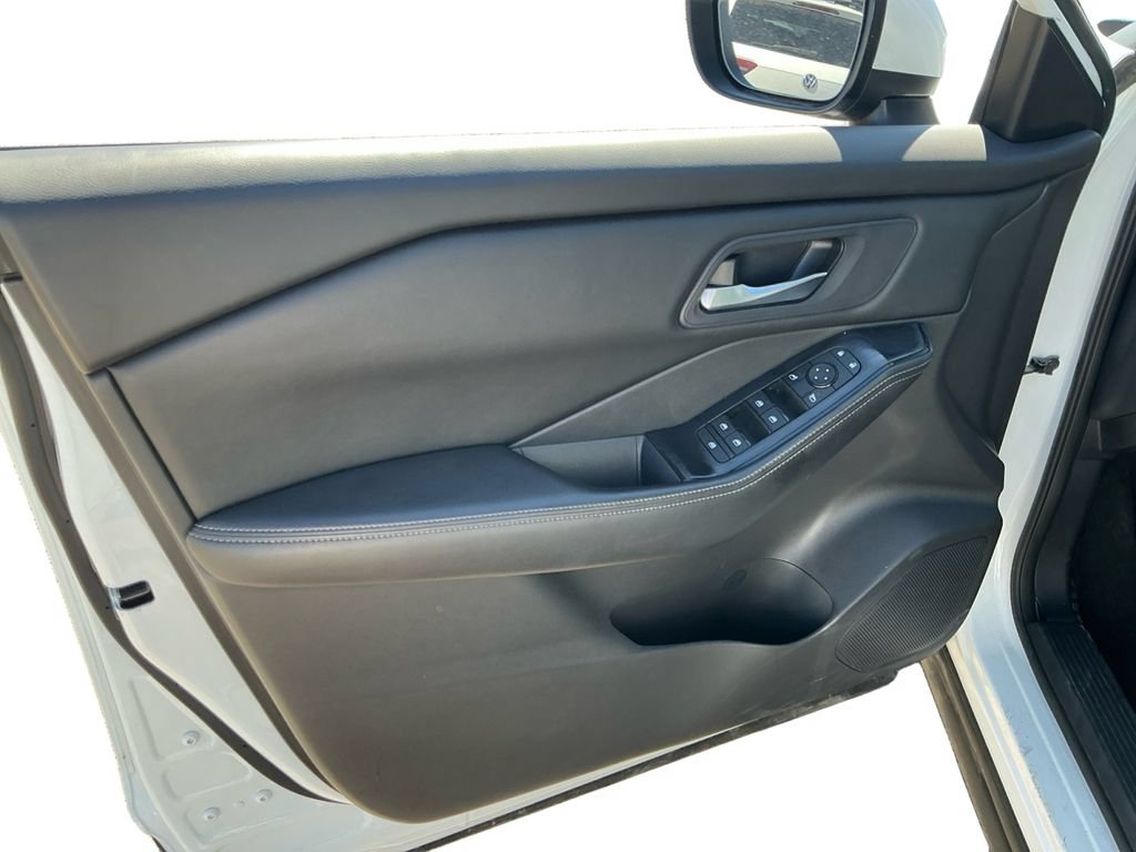 Used 2024 Nissan Rogue SV AWD/4WD image 24
