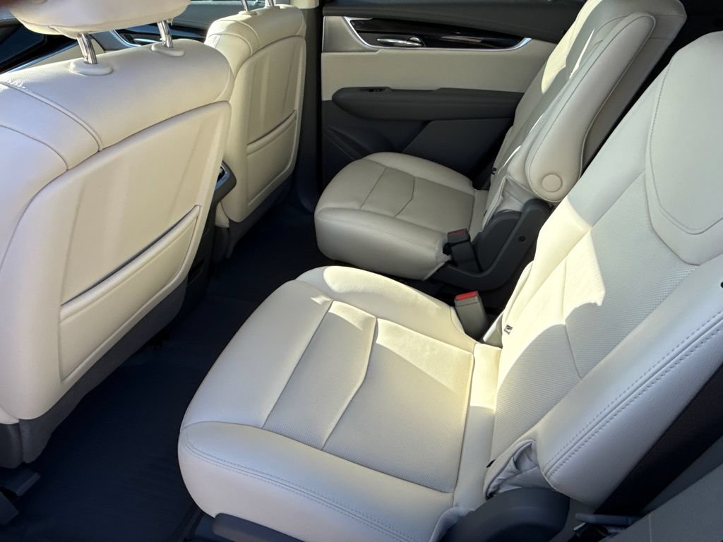 Used 2024 Cadillac XT6 Premium Luxury w/ Technology Package FWD image 19
