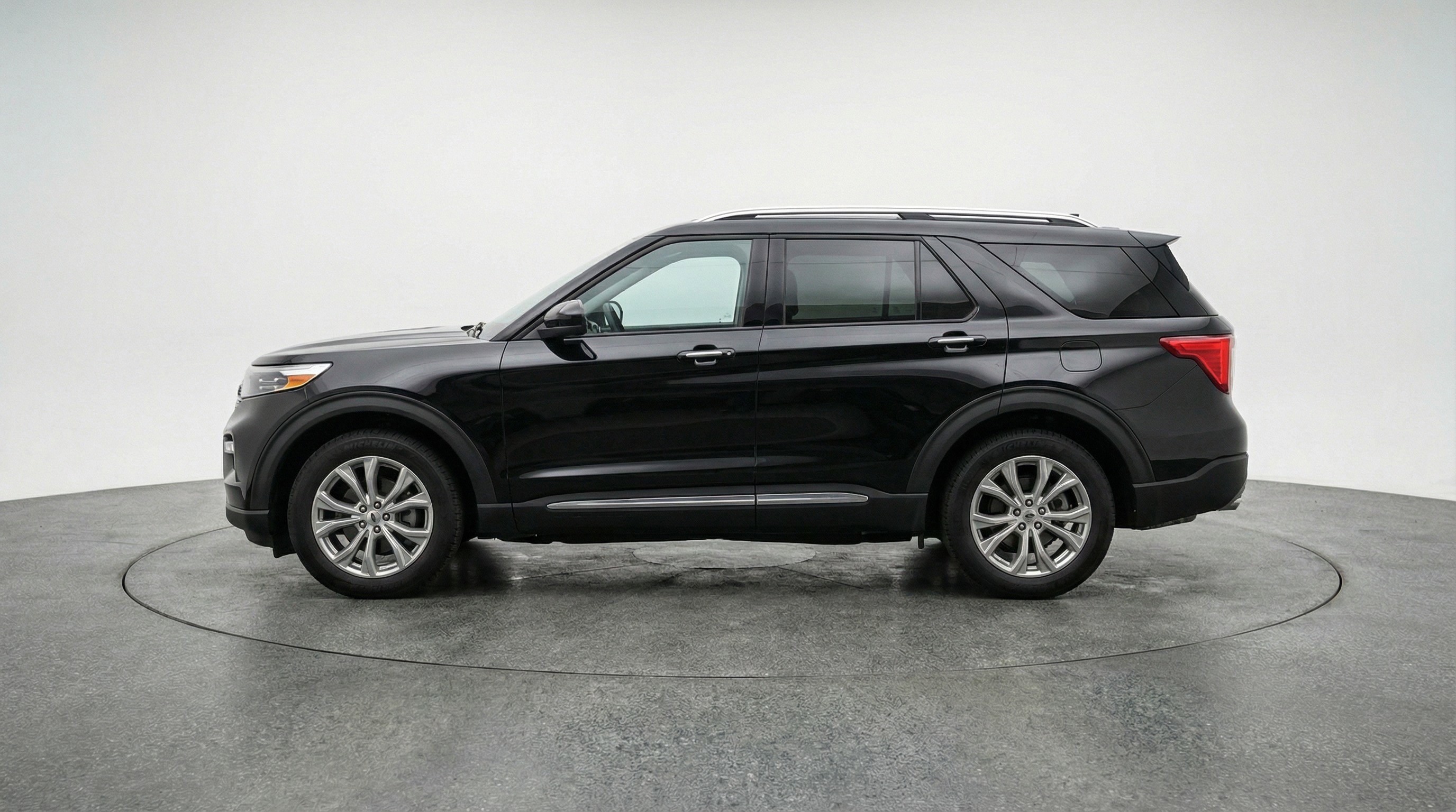 Used 2024 Ford Explorer Limited image 5