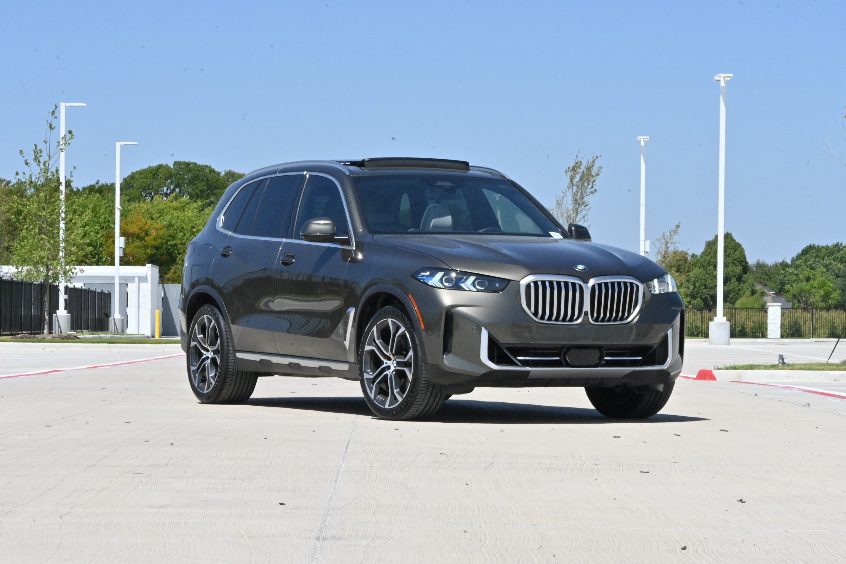 Certified 2025 BMW X5 sDrive40i w/ Premium Package RWD image 2