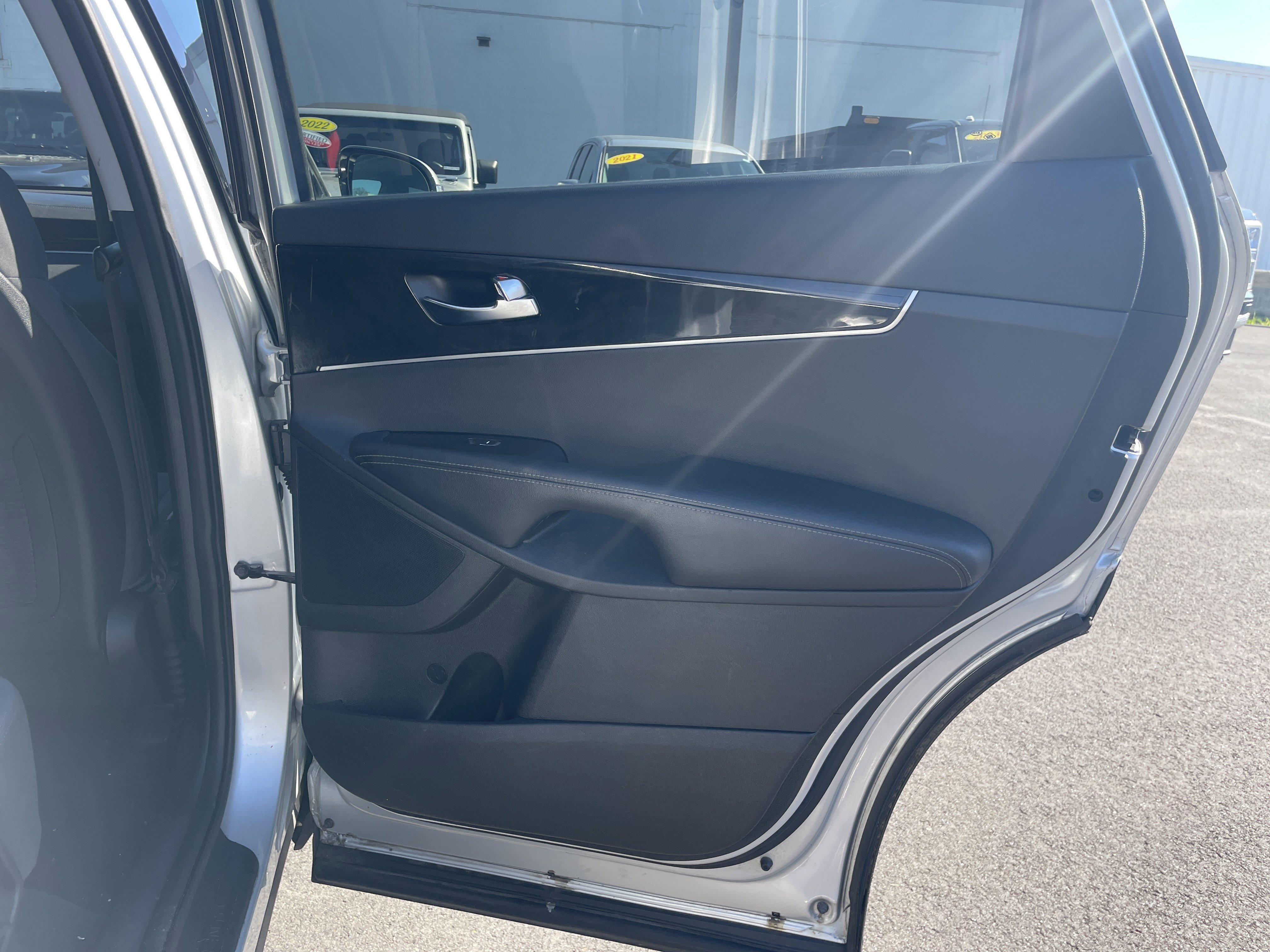 Used 2017 Kia Sorento LX image 18