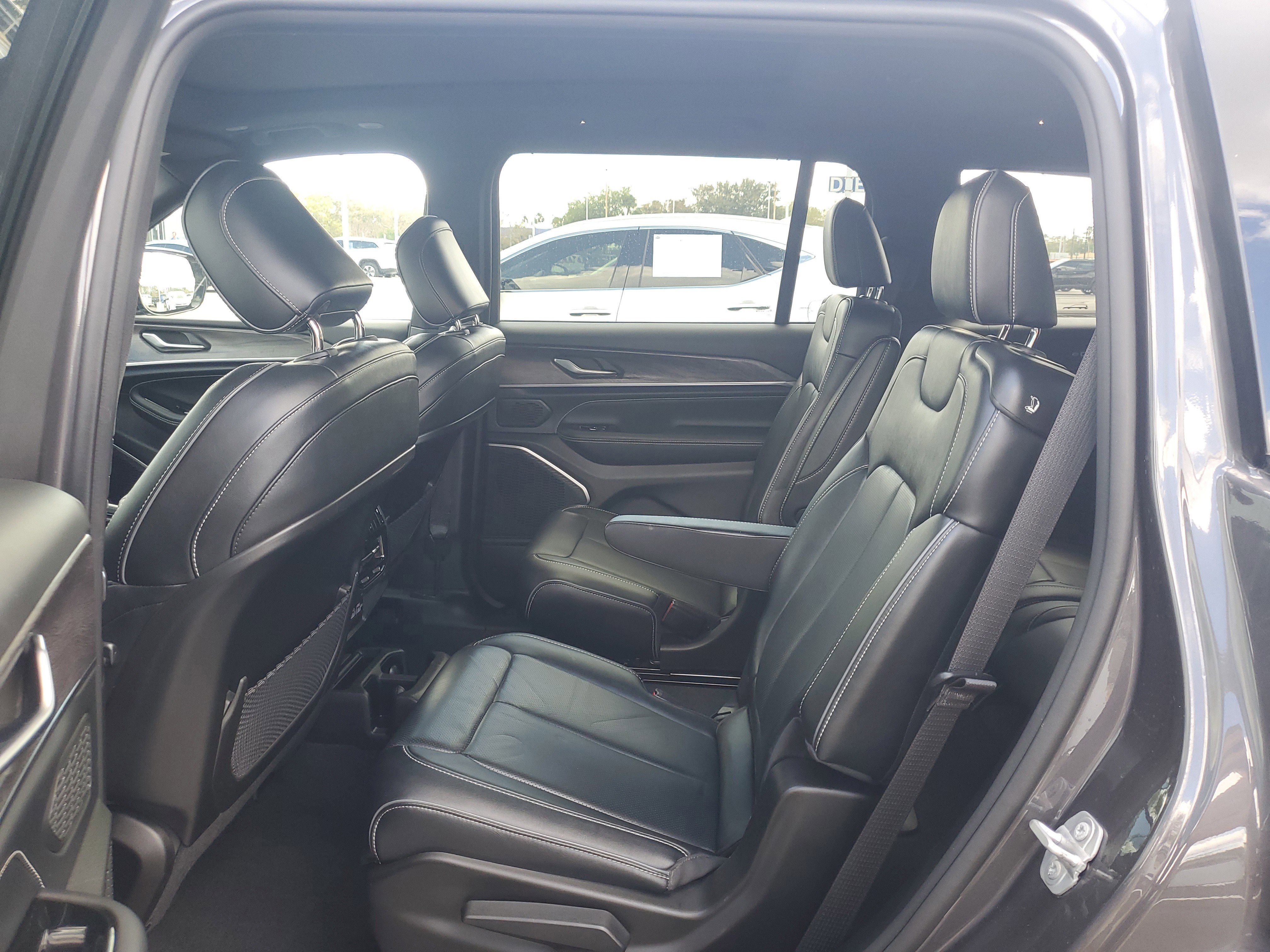 Used 2023 Jeep Grand Cherokee L Overland image 9