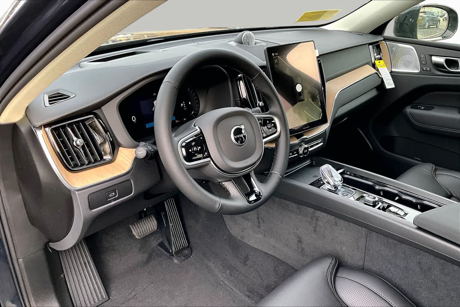 New 2026 Volvo XC60 B5 Ultra w/ Protection Package Premier AWD/4WD image 9