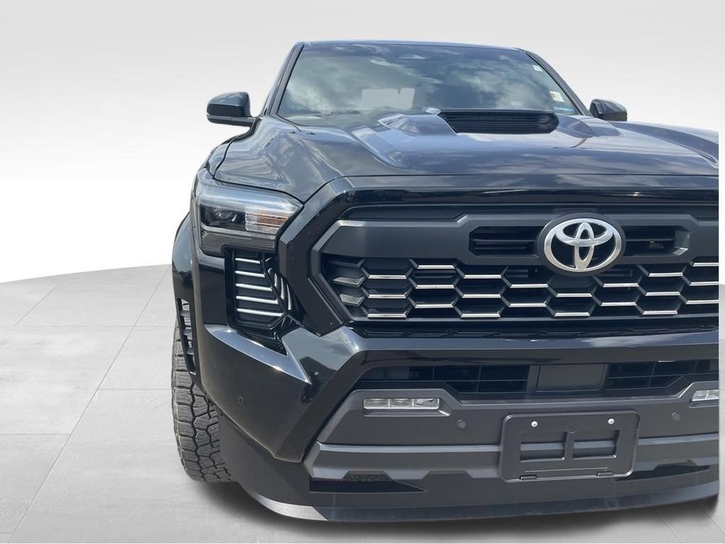 Used 2025 Toyota Tacoma TRD Sport w/ TRD Sport Upgrade Package AWD/4WD image 19