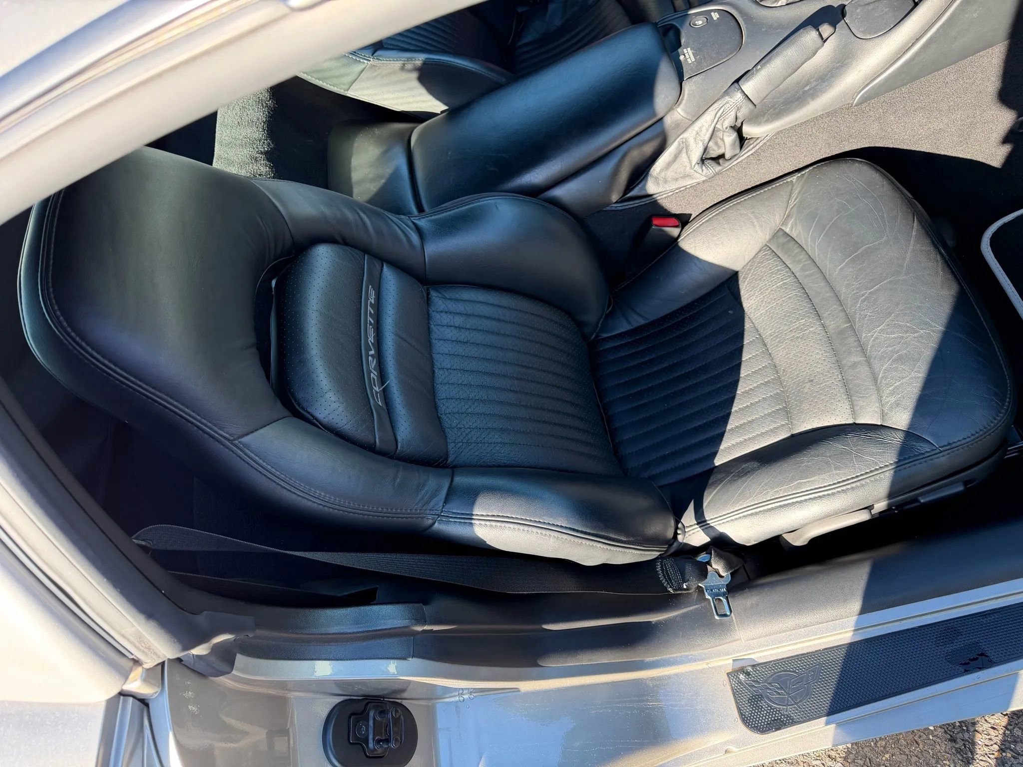 Used 2001 Chevrolet Corvette Coupe w/ Preferred Equipment Group1 image 27