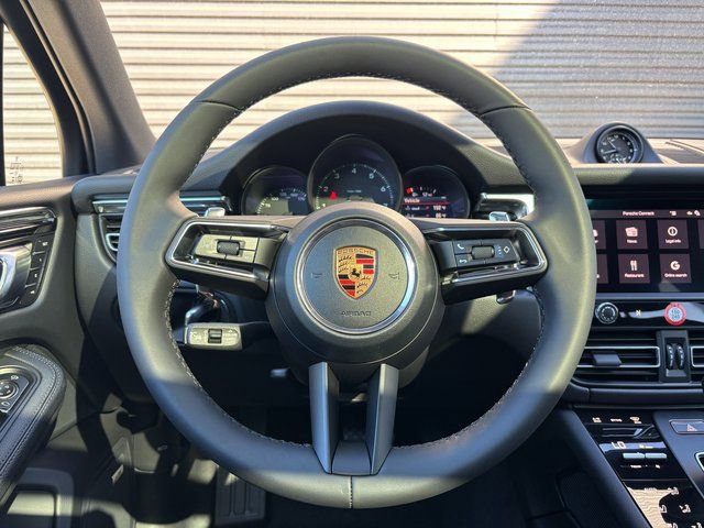 Certified 2026 Porsche Macan AWD/4WD image 13