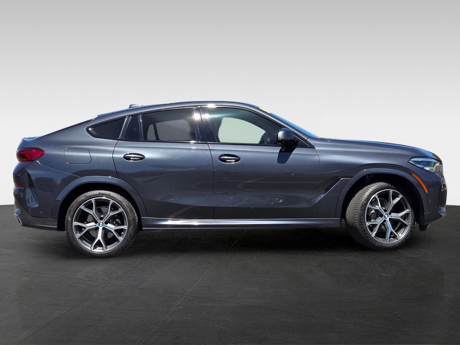 Used 2020 BMW X6 sDrive40i w/ M Sport Package RWD image 3