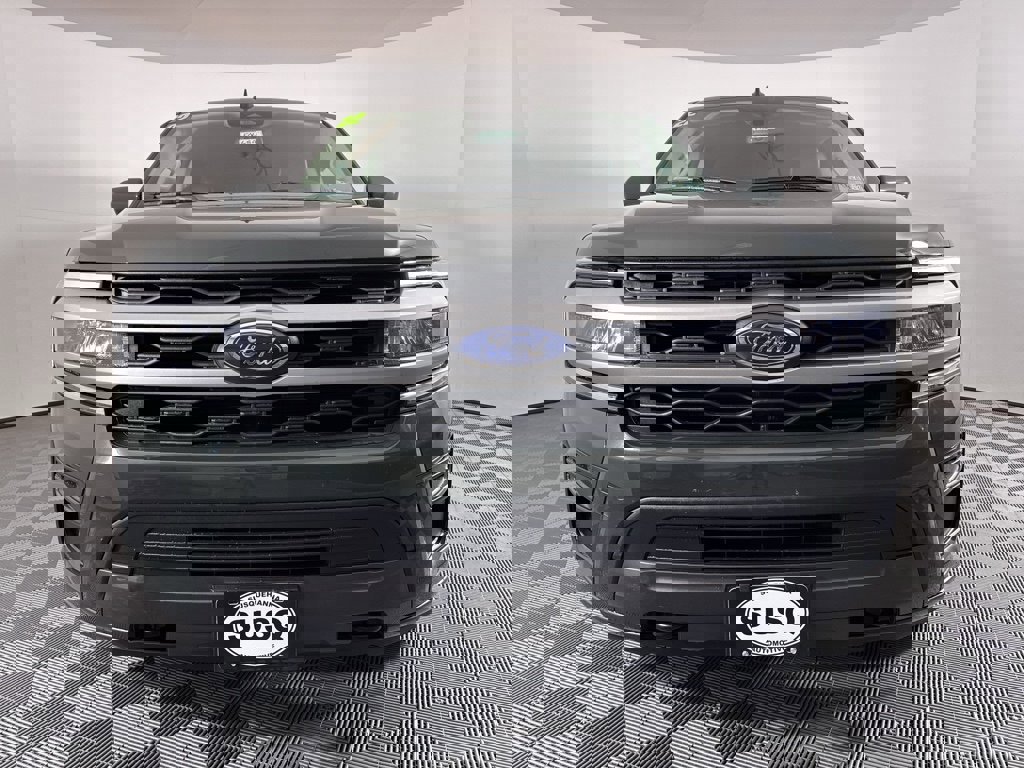 Used 2022 Ford Expedition XLT image 2