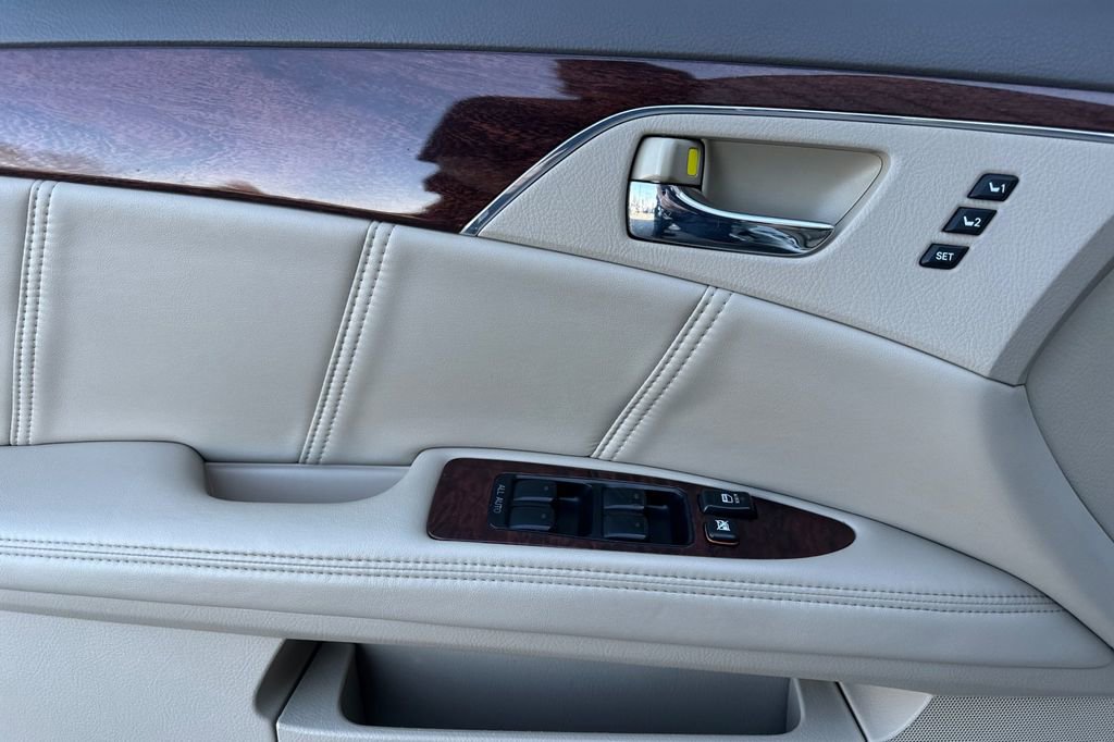 Used 2010 Toyota Avalon Limited FWD image 11