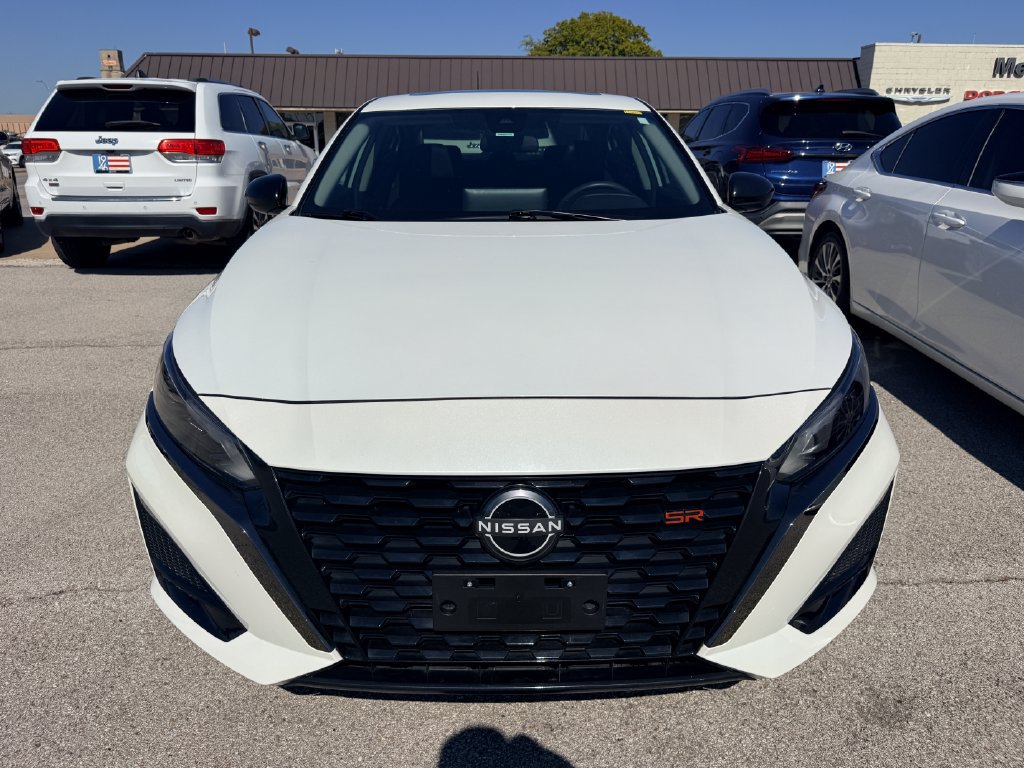 Used 2024 Nissan Altima 2.5 SR w/ SR Premium Package FWD image 7