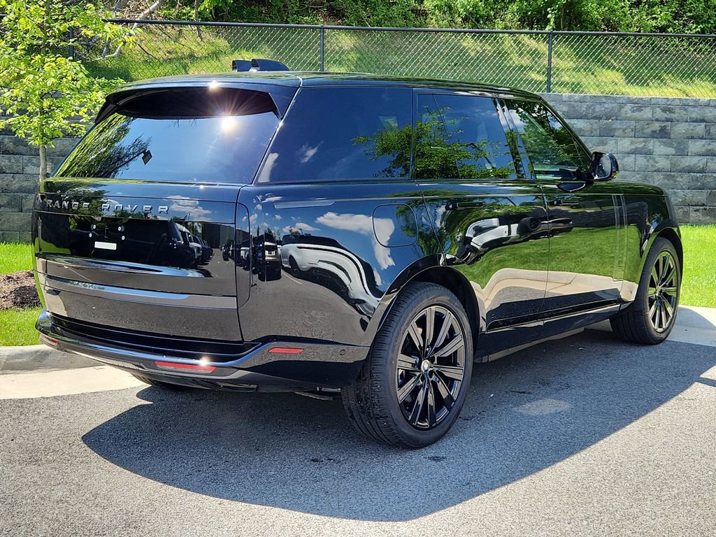 Used 2025 Land Rover Range Rover SE AWD/4WD image 2