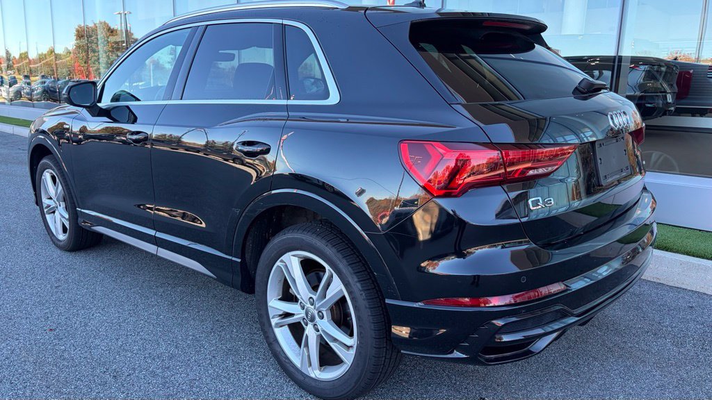 Used 2019 Audi Q3 2.0T Premium Plus w/ Premium Plus Package AWD/4WD image 2