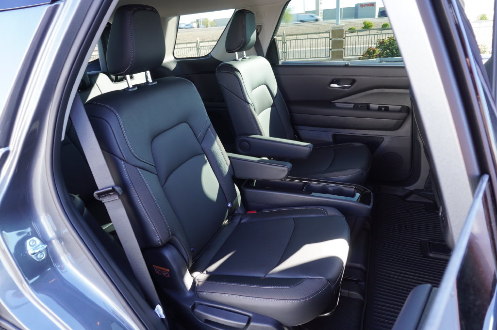 New 2026 Nissan Pathfinder SL w/ SL Premium Package AWD/4WD image 9