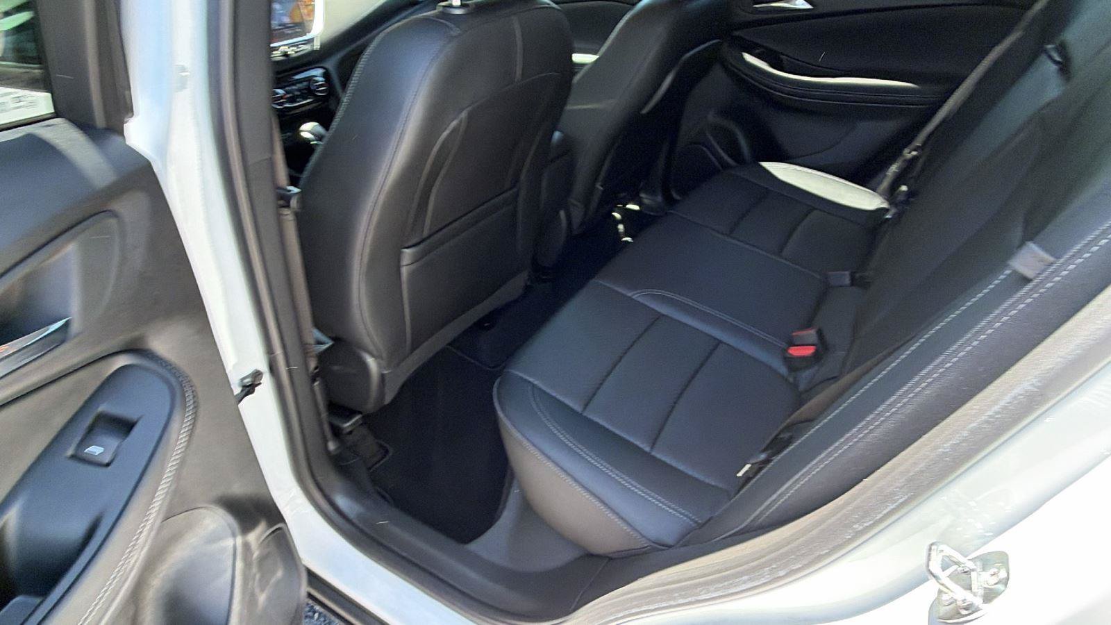 Used 2022 Buick Encore GX Essence FWD image 19