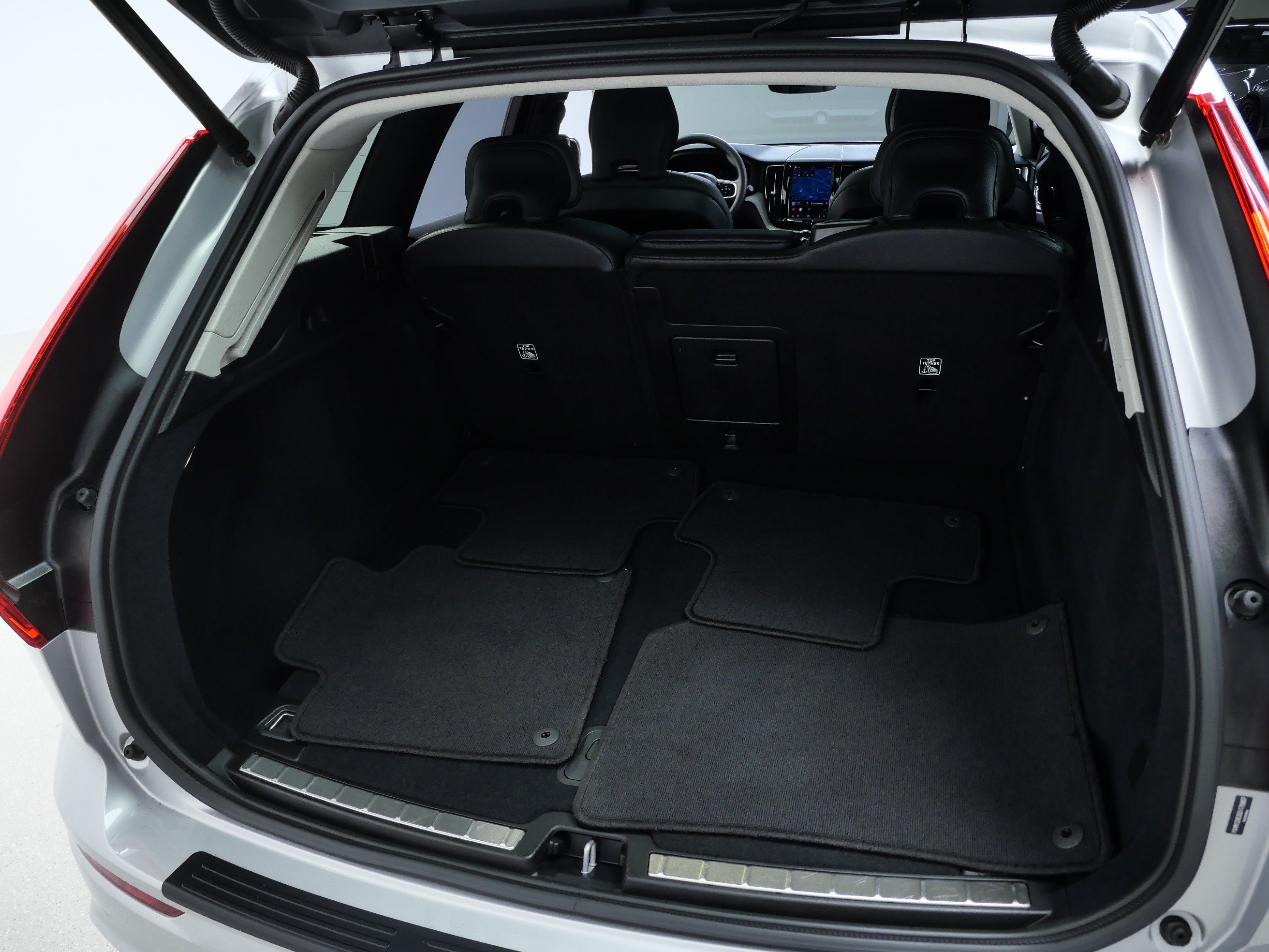 Used 2025 Volvo XC60 B5 Plus w/ Climate Package AWD/4WD image 7