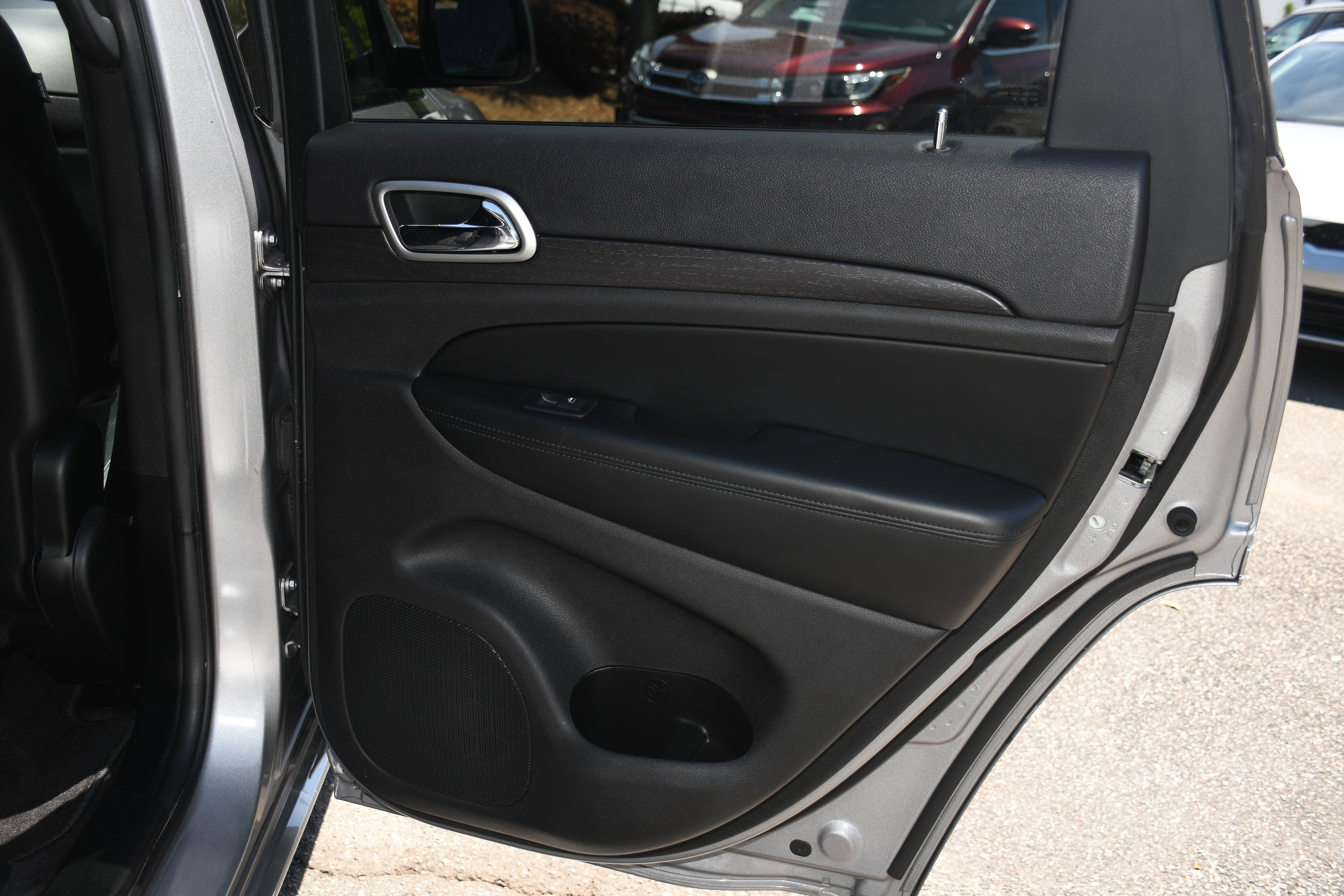 Used 2018 Jeep Grand Cherokee Altitude RWD image 20