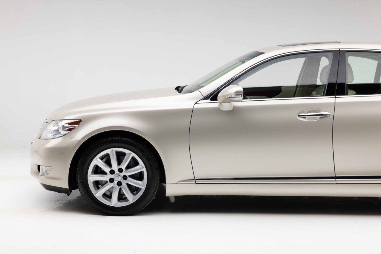 Used 2012 Lexus LS 460 w/ Luxury Value Edition RWD image 17