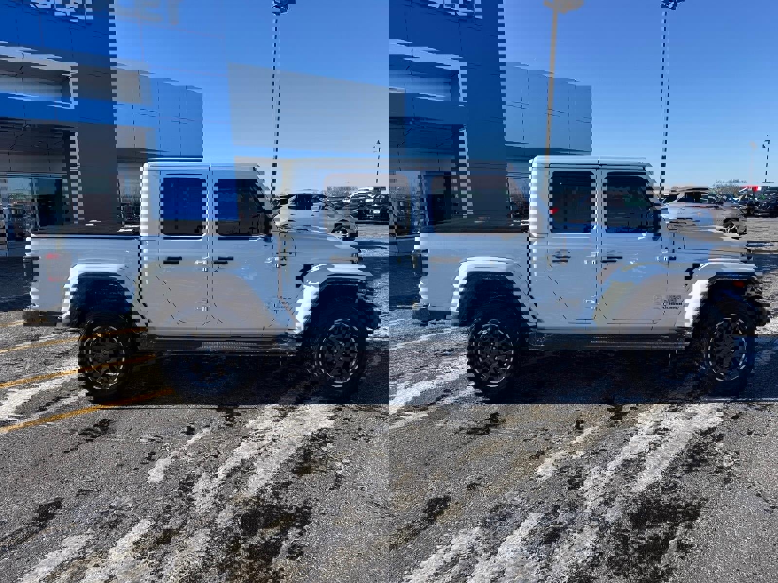 Used 2020 Jeep Gladiator Overland image 2