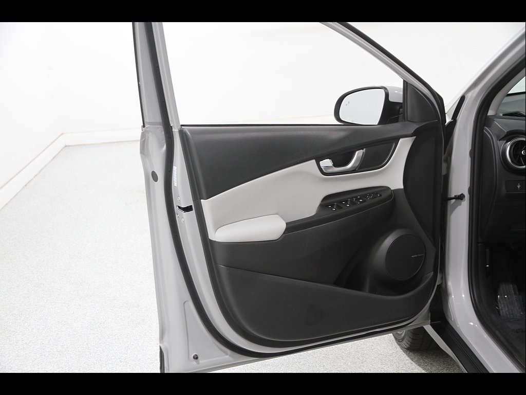 Certified 2023 Hyundai Kona Limited w/ Cargo Package AWD/4WD image 4
