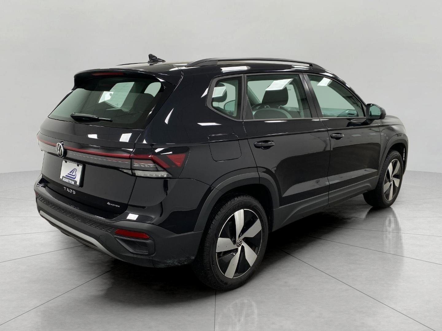 Used 2025 Volkswagen Taos S AWD/4WD image 33