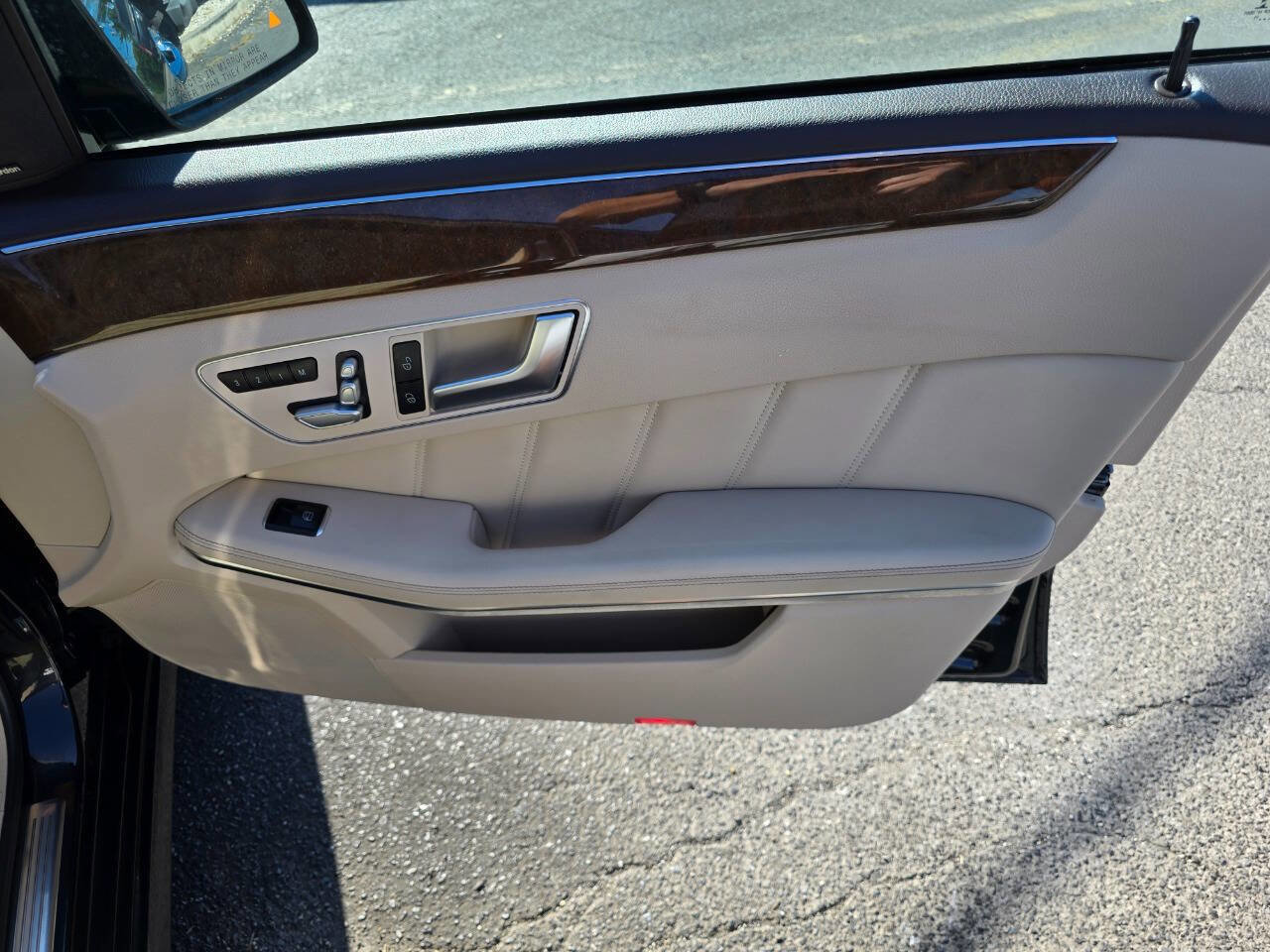 Used 2016 Mercedes-Benz E 250 4MATIC Sedan image 30