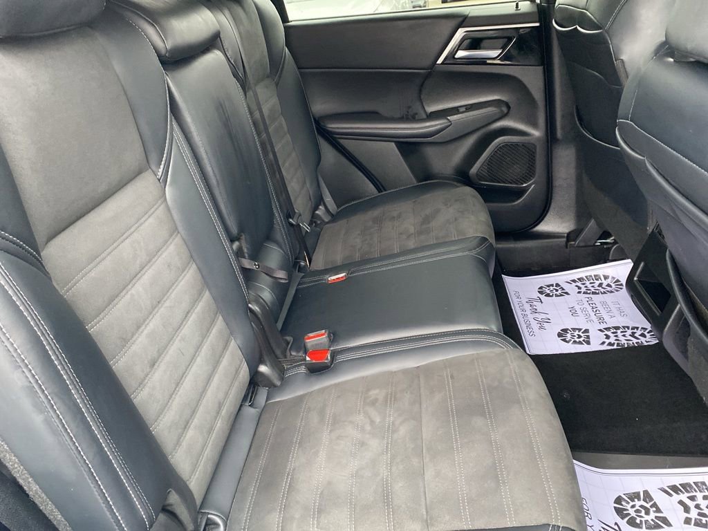 Used 2024 Mitsubishi Outlander SE image 11