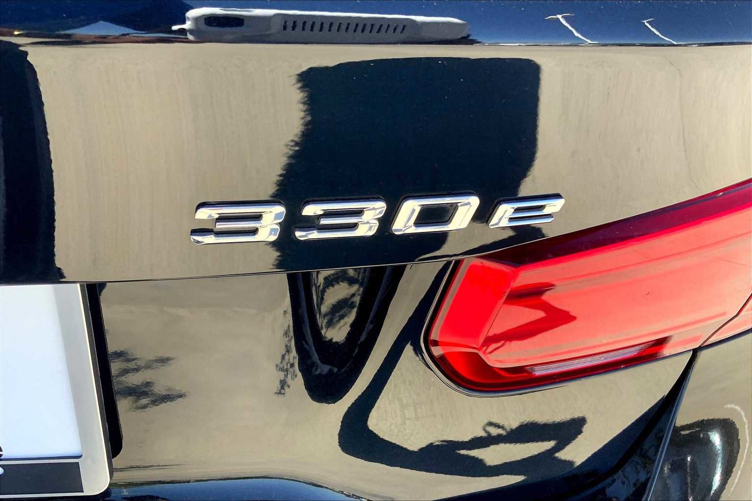 Used 2017 BMW 330e image 9