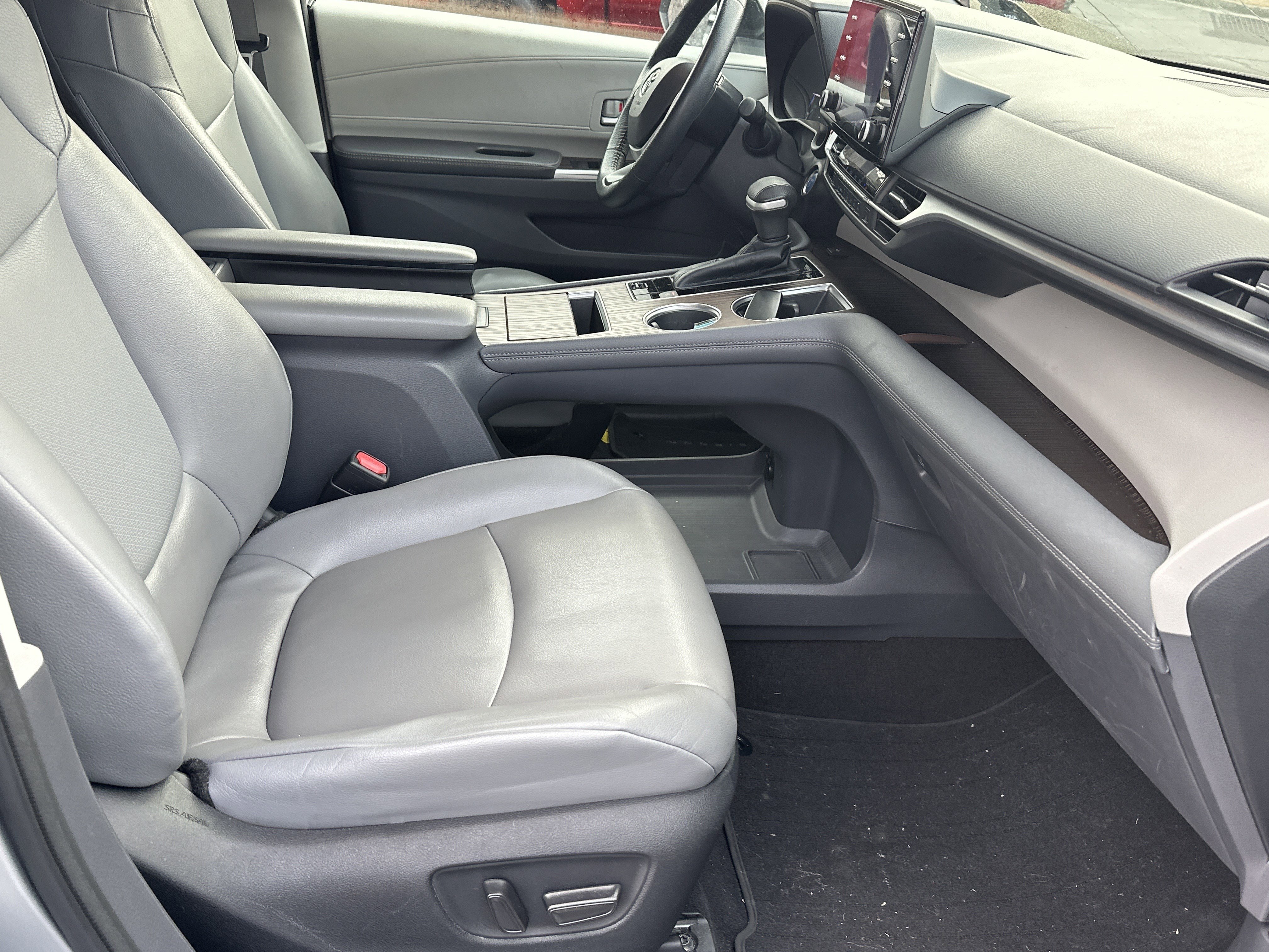 Used 2022 Toyota Sienna XLE image 15