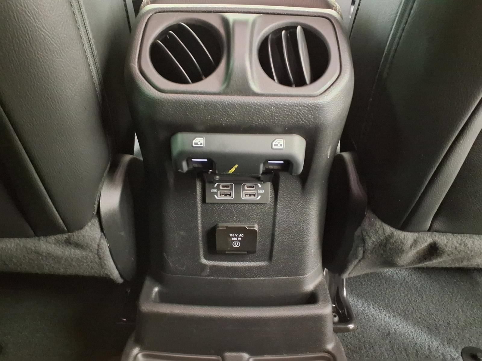 Used 2022 Jeep Wrangler Unlimited Sahara AWD/4WD image 12