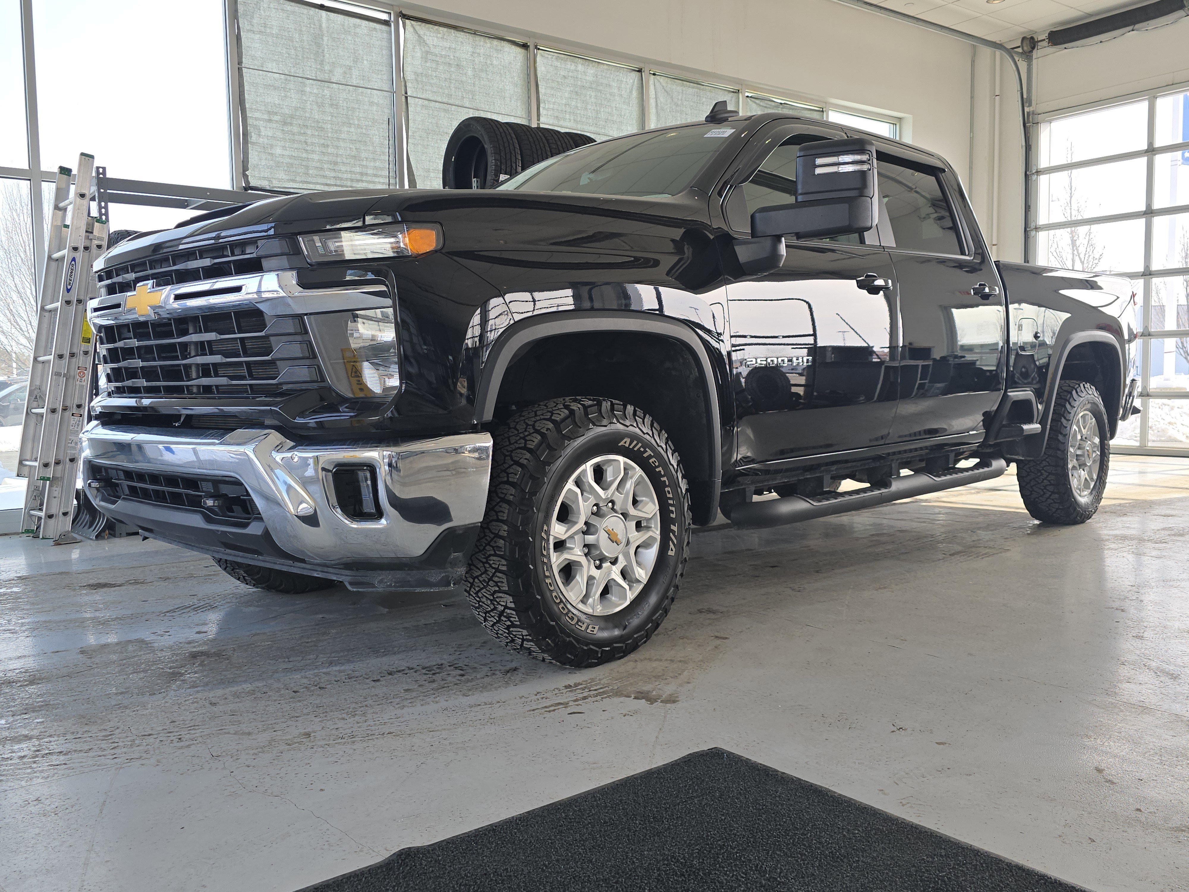 Used 2024 Chevrolet Silverado 2500 LT w/ Convenience Package image 4