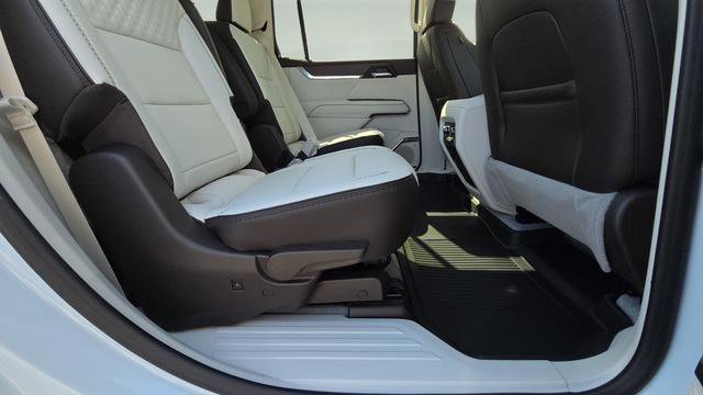 New 2026 GMC Acadia Denali w/ Super Cruise Package FWD image 18