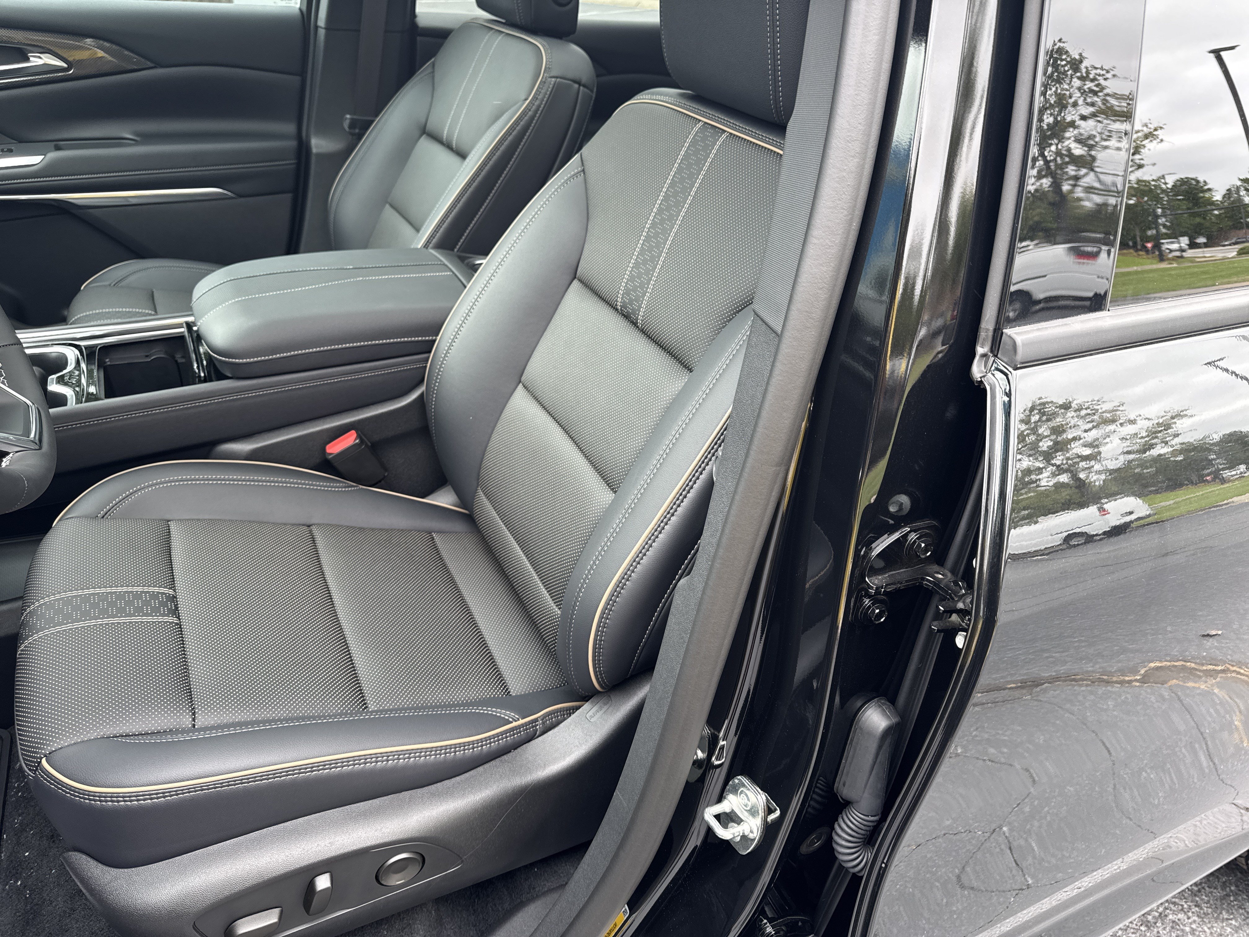 New 2026 Chevrolet Traverse High Country FWD image 9