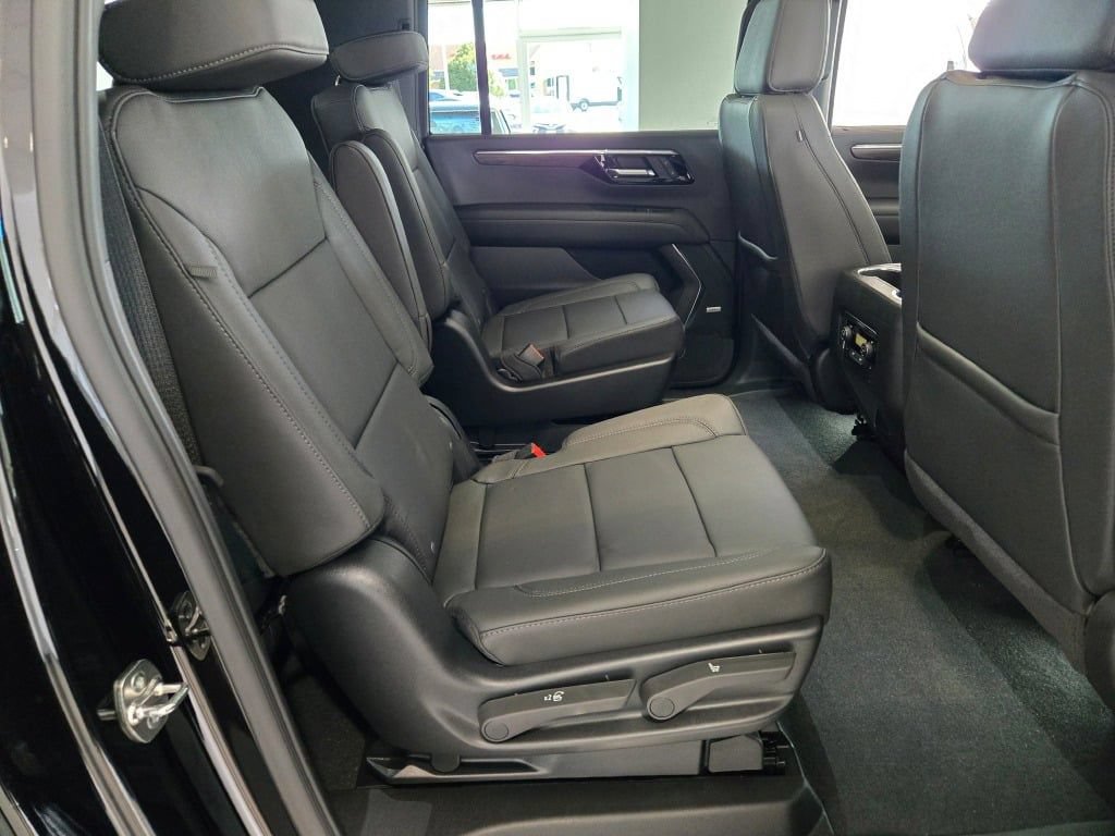 New 2026 Chevrolet Suburban LT w/ Comfort Package AWD/4WD image 10