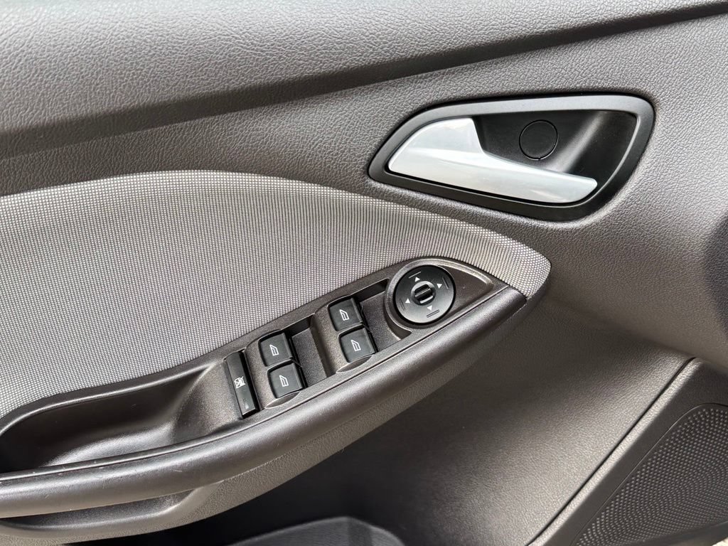 Used 2014 Ford Focus SE FWD image 11