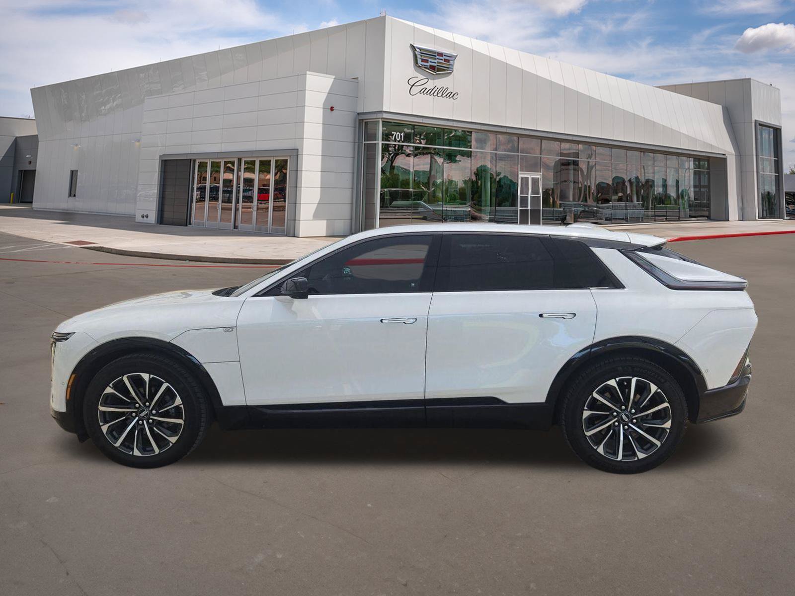Certified 2024 Cadillac Lyriq Sport AWD/4WD image 3