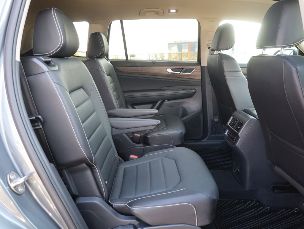 Used 2025 Volkswagen Atlas SEL image 17