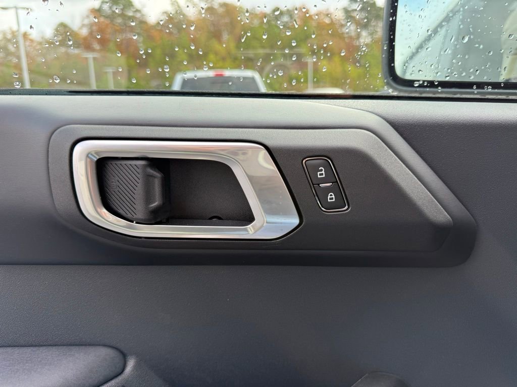 New 2025 Ford Bronco Badlands image 12