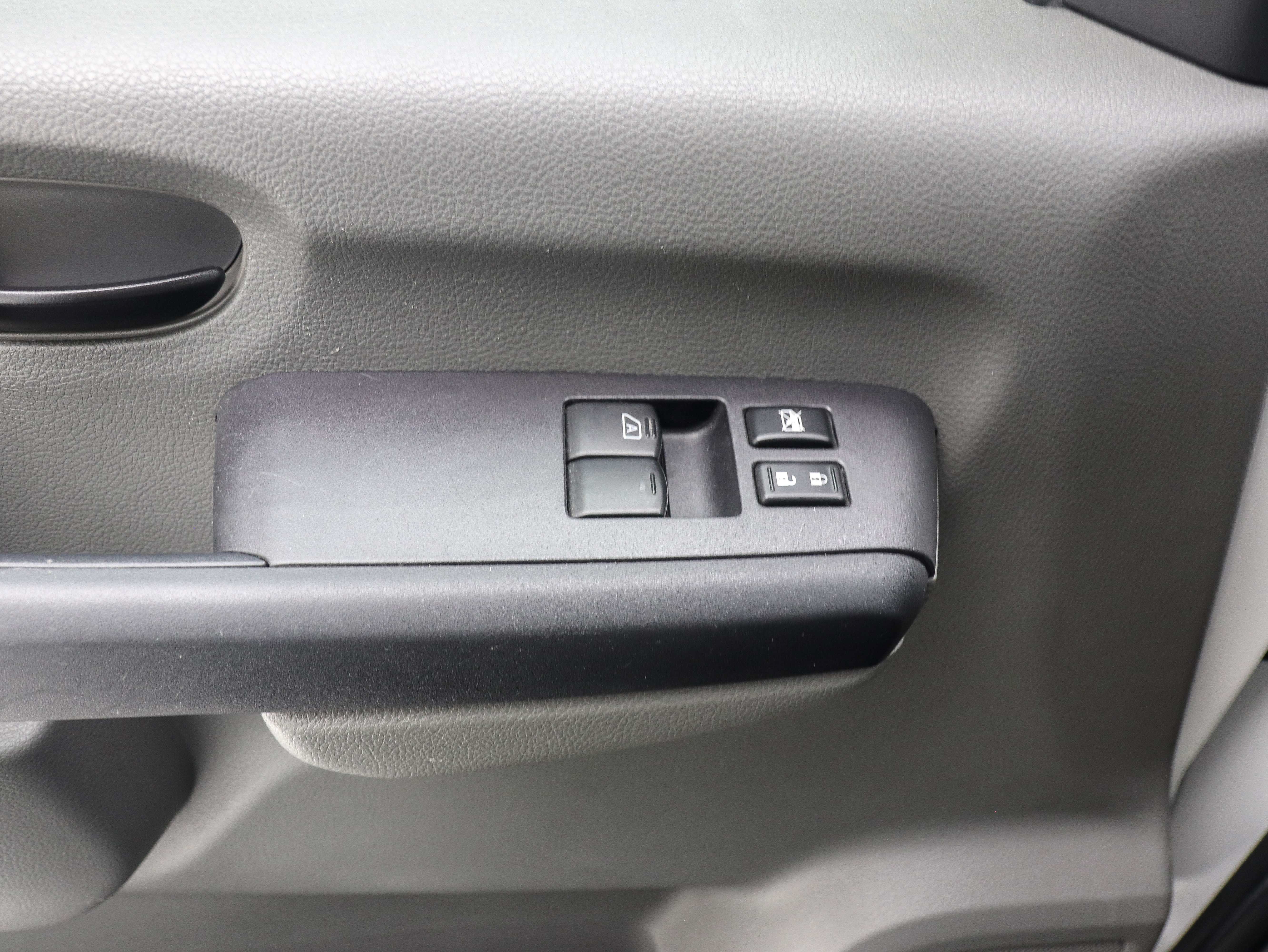 Used 2018 Nissan NV 2500 SV RWD image 21
